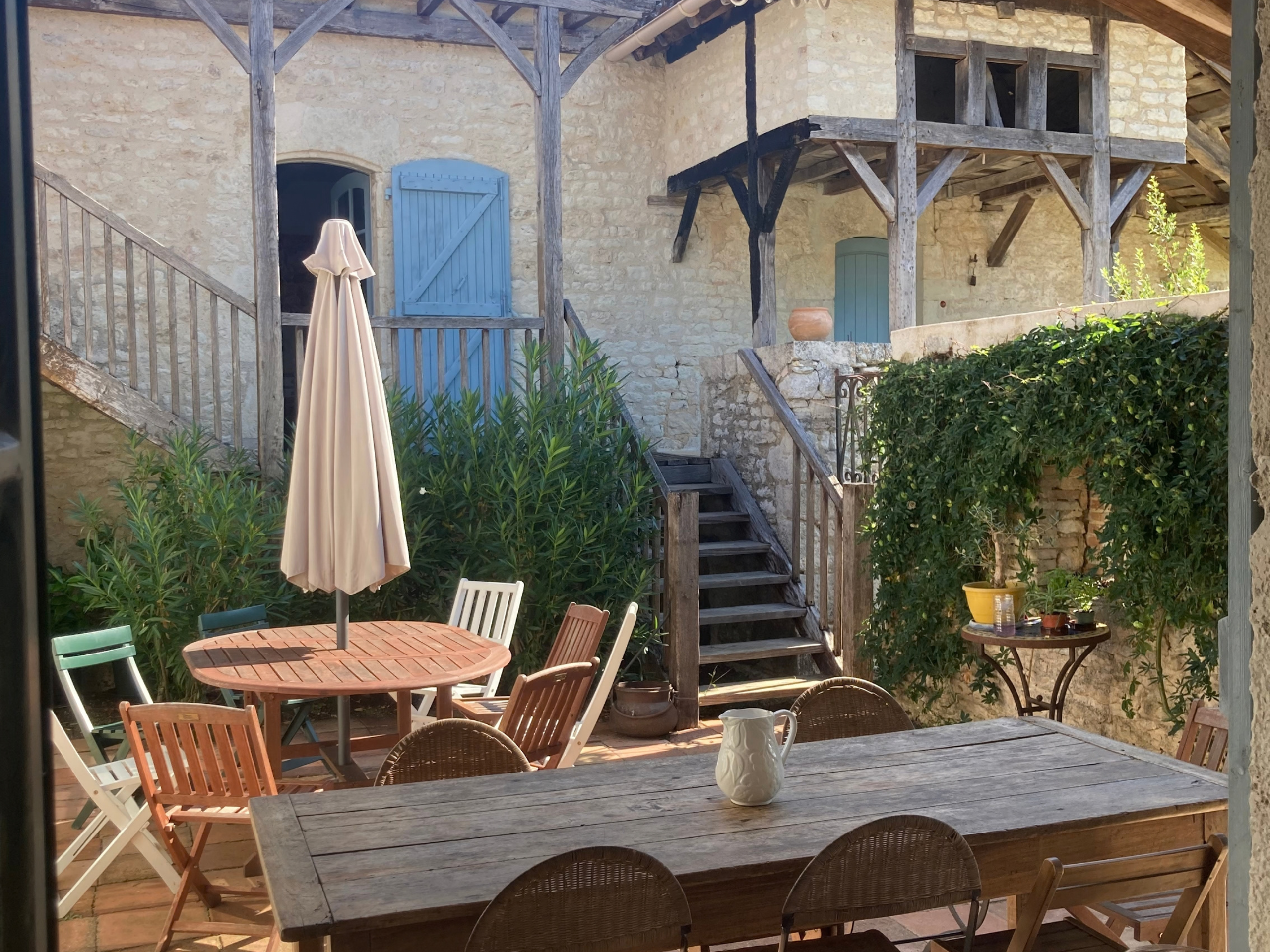 Terrasse des Hiboux du Quercy près de Montcuq