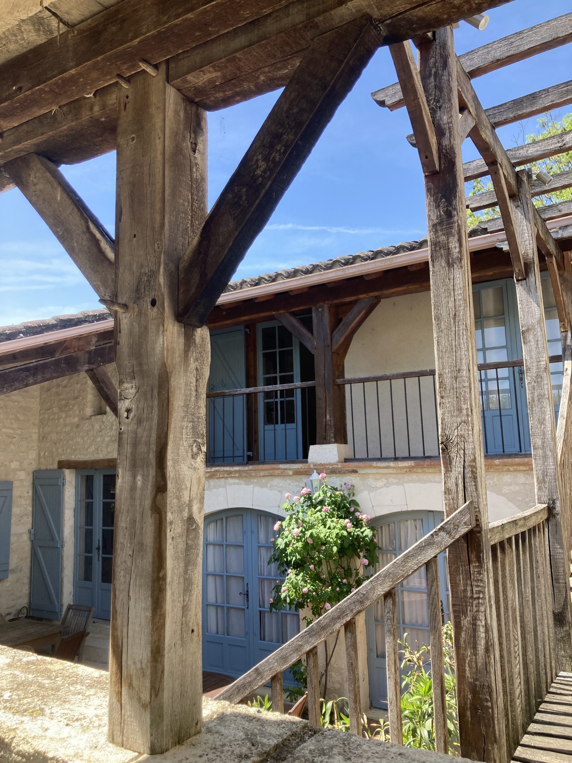 Le patio, aux Hiboux du Quercy